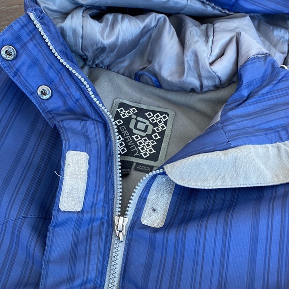 Gravity winter ski jacket in size small. Very pretty dark blue color. - Picture 9 of 13